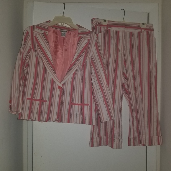 Seersucker Capri Set - Picture 1 of 8